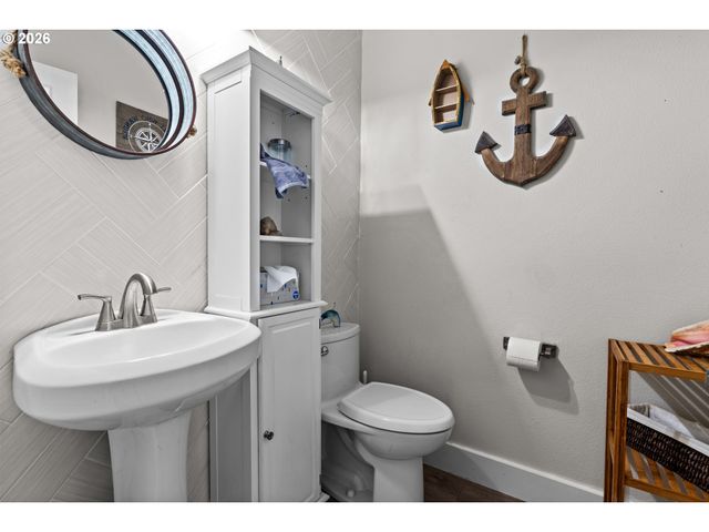 5524 AUSTIN Way, Eugene, OR 97402
