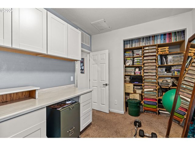 5524 AUSTIN Way, Eugene, OR 97402