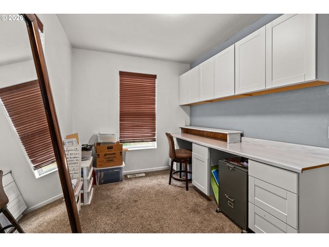 5524 AUSTIN Way, Eugene, OR 97402