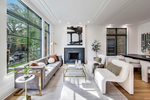 3846 N Bell Avenue, Chicago, IL 60618