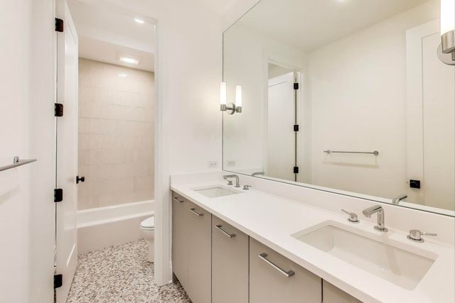 3846 N Bell Avenue, Chicago, IL 60618