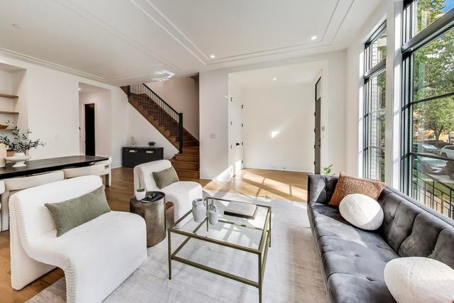 3846 N Bell Avenue, Chicago, IL 60618