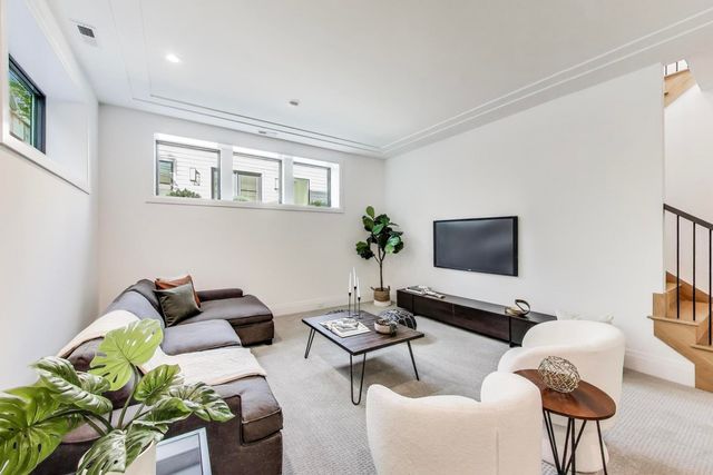 3846 N Bell Avenue, Chicago, IL 60618