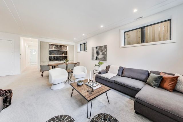 3846 N Bell Avenue, Chicago, IL 60618