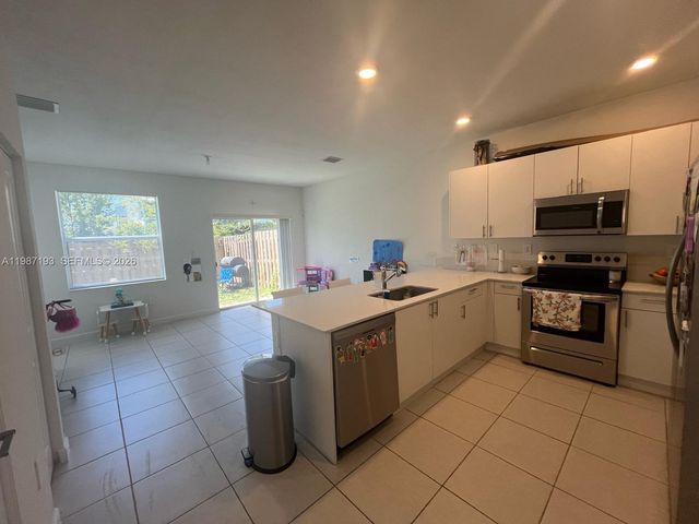 1718 SE 26th Ter, Homestead, FL 33035