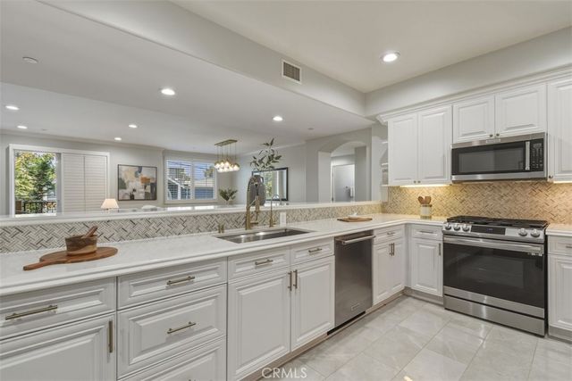 1835 S Barrington Avenue 203, Los Angeles, CA 90025
