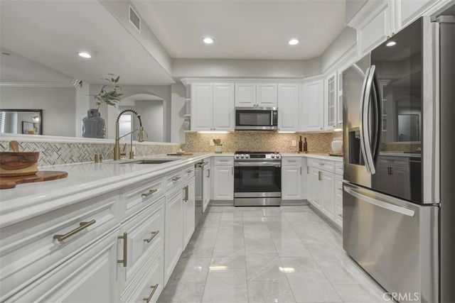 1835 S Barrington Avenue 203, Los Angeles, CA 90025