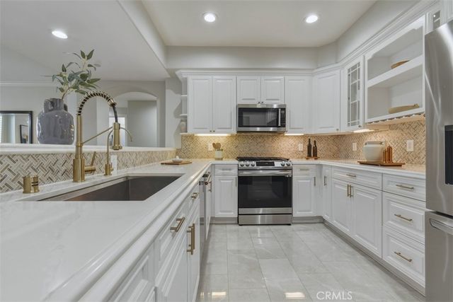 1835 S Barrington Avenue 203, Los Angeles, CA 90025