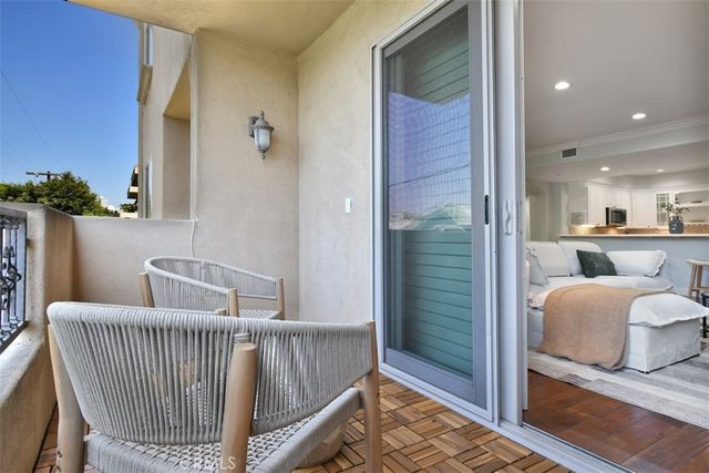 1835 S Barrington Avenue 203, Los Angeles, CA 90025