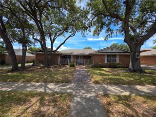 526 Meadowbrook Dr, Corpus Christi, TX 78412