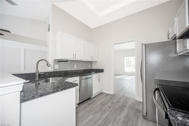 417 Broad Bend CIR, Chesapeake, VA 23320