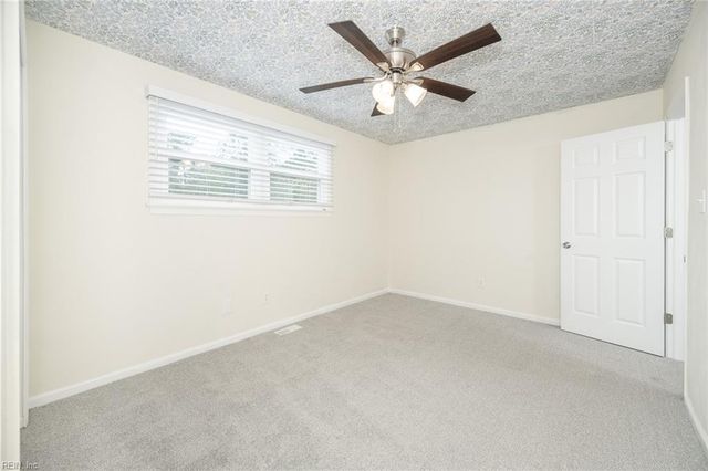 417 Broad Bend CIR, Chesapeake, VA 23320