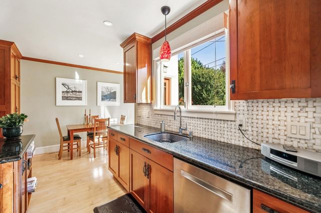 1416 Versailles Ave, Alameda, CA 94501