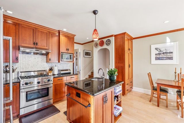 1416 Versailles Ave, Alameda, CA 94501