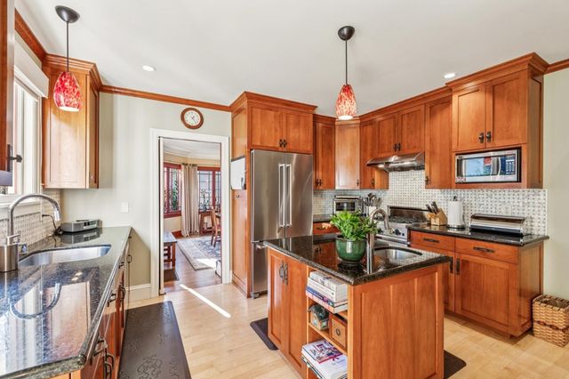 1416 Versailles Ave, Alameda, CA 94501