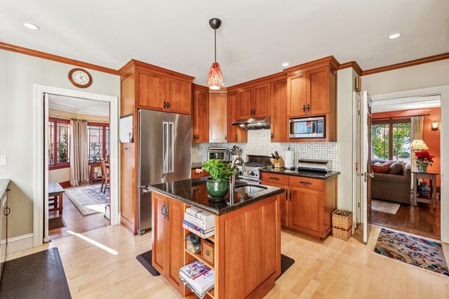 1416 Versailles Ave, Alameda, CA 94501