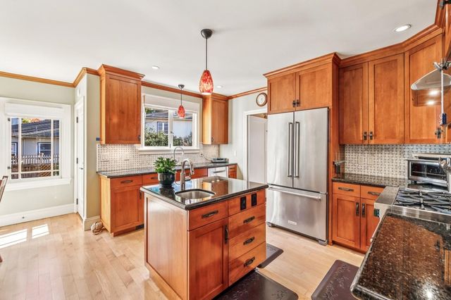 1416 Versailles Ave, Alameda, CA 94501