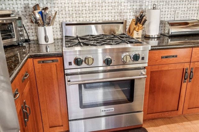 1416 Versailles Ave, Alameda, CA 94501