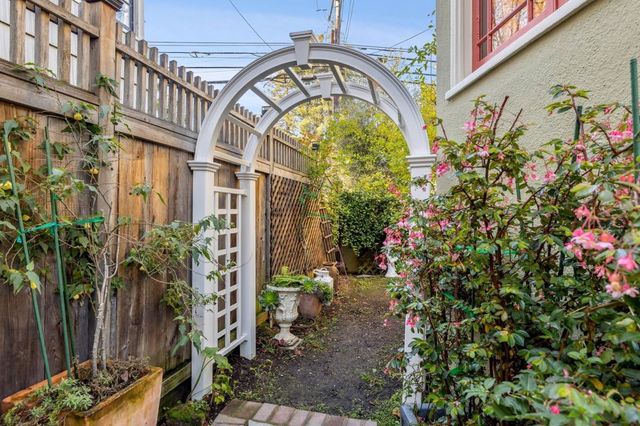 1416 Versailles Ave, Alameda, CA 94501