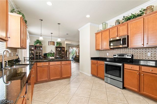 11430 Icarus CIR, Lehigh Acres, FL 33971