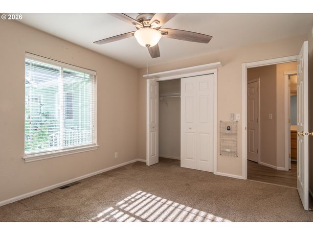 484 Se CLEARWATER Ct, Roseburg, OR 97470