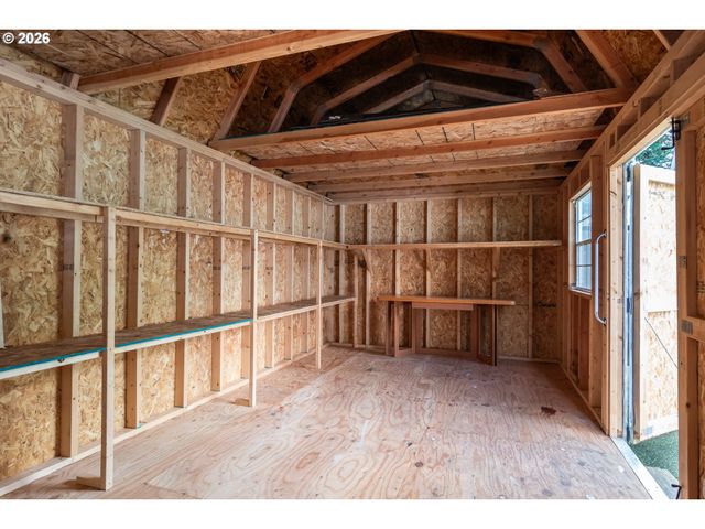 484 Se CLEARWATER Ct, Roseburg, OR 97470