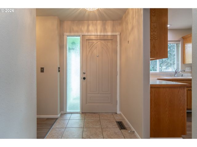 484 Se CLEARWATER Ct, Roseburg, OR 97470