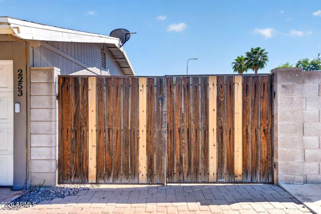 2253 W BOSTON Street, Chandler, AZ 85224