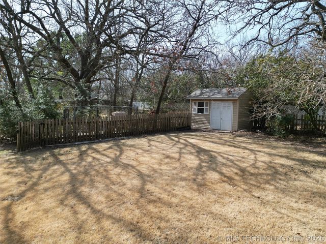 1001 Rockford Court, Ardmore, OK 73401