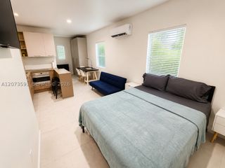 245 NE 33rd St 107, Miami, FL 33137