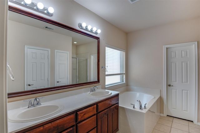 6677 Friendsway Drive, Fort Worth, TX 76137