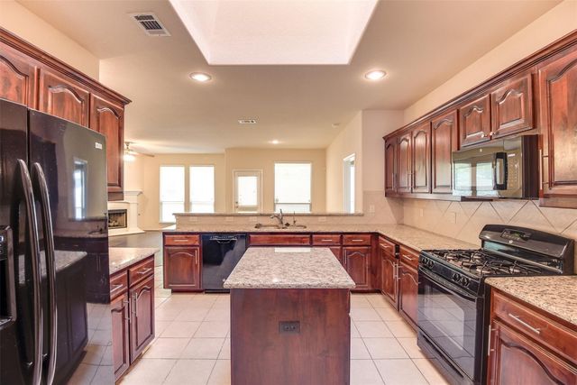 6677 Friendsway Drive, Fort Worth, TX 76137