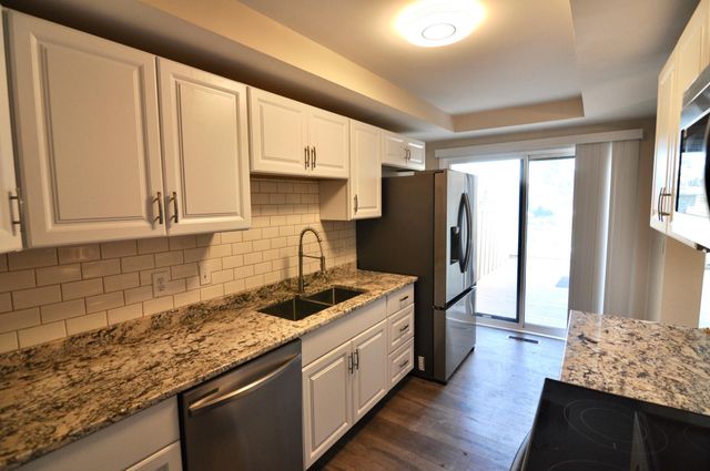 5845 Lake Curve Lane, Brooklyn Center, MN 55429
