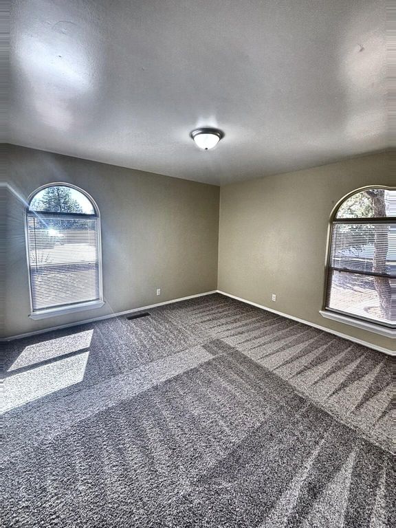 Image 18 of property listing at 5119 Justin Drive NW, Albuquerque, NM 87114