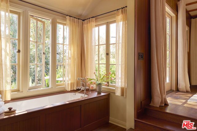 1960 Escarpa Drive, Los Angeles, CA 90041