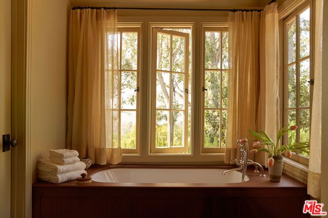 1960 Escarpa Drive, Los Angeles, CA 90041