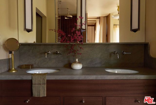 1960 Escarpa Drive, Los Angeles, CA 90041