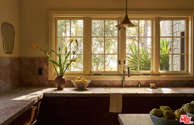 1960 Escarpa Drive, Los Angeles, CA 90041