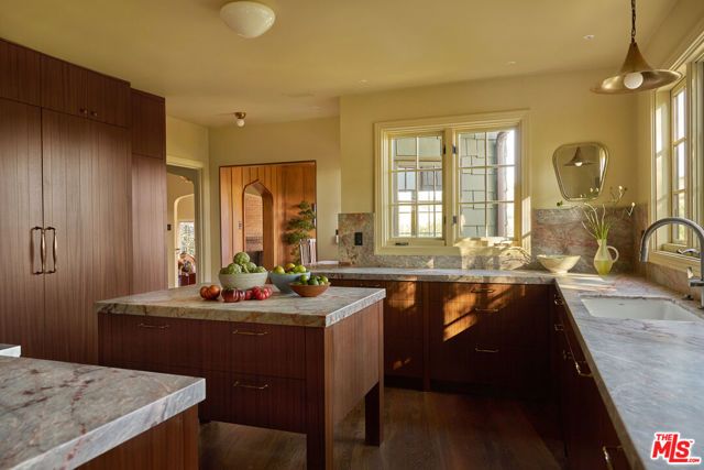 1960 Escarpa Drive, Los Angeles, CA 90041