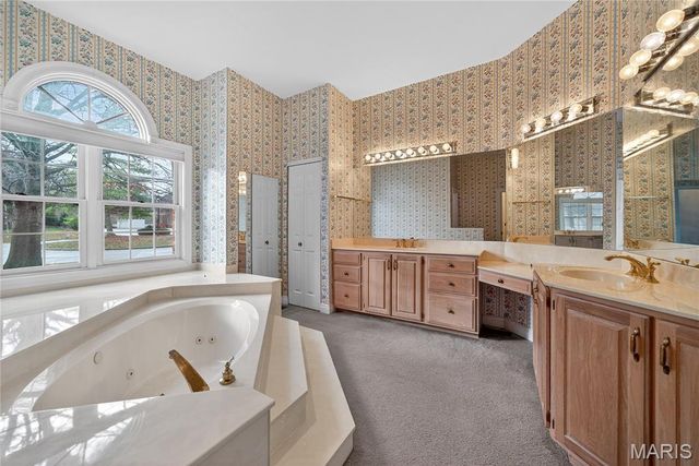 62 Moorings Drive, Lake St Louis, MO 63367