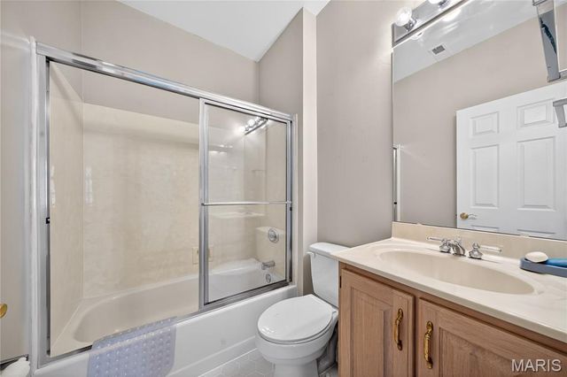 62 Moorings Drive, Lake St Louis, MO 63367