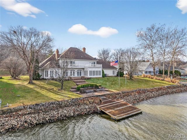 62 Moorings Drive, Lake St Louis, MO 63367