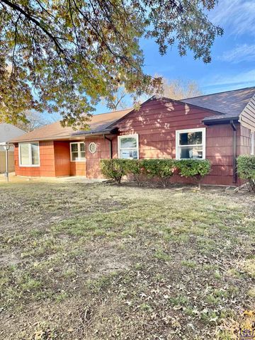 3904 SW 26th ST, Topeka, KS 66614
