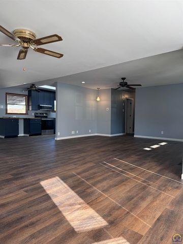 3904 SW 26th ST, Topeka, KS 66614