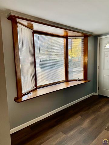 3904 SW 26th ST, Topeka, KS 66614