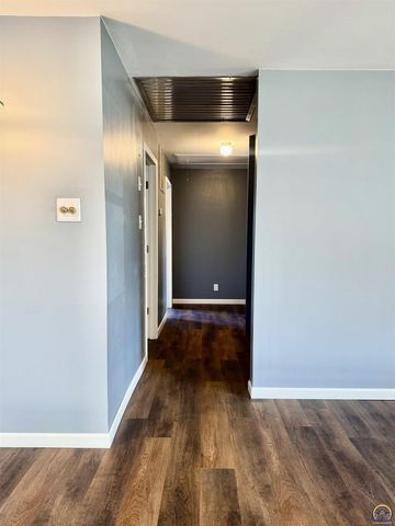 3904 SW 26th ST, Topeka, KS 66614