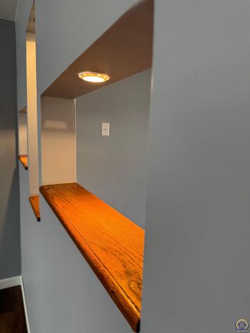 3904 SW 26th ST, Topeka, KS 66614