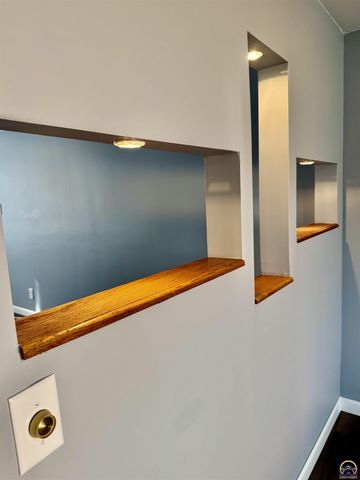 3904 SW 26th ST, Topeka, KS 66614