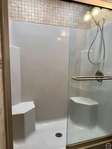 3904 SW 26th ST, Topeka, KS 66614