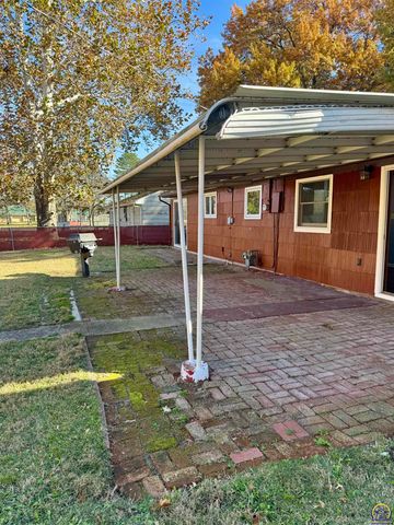 3904 SW 26th ST, Topeka, KS 66614